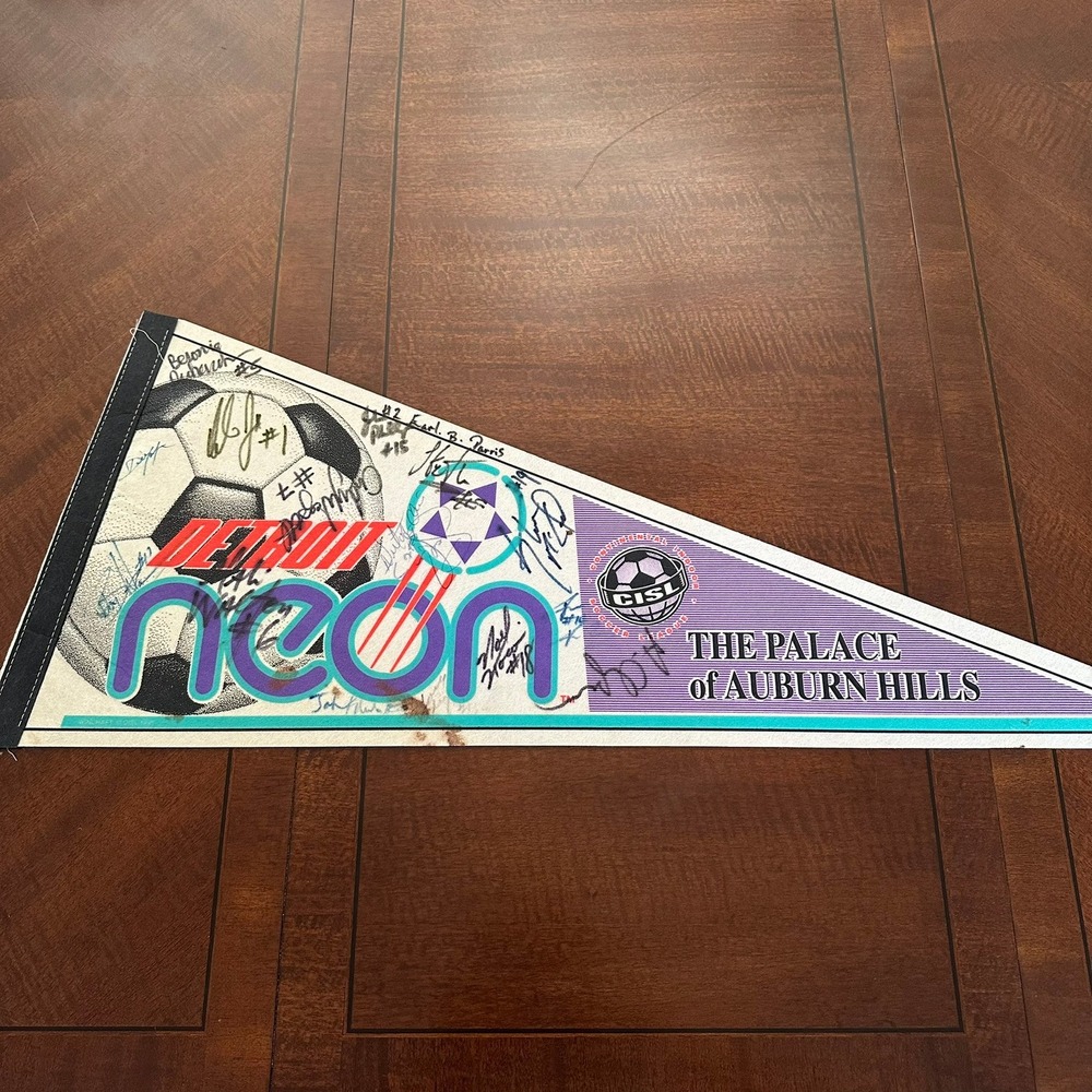Detroit Neon CISL Pennant Signed 1995 / 96 Parris Chapman Palace Auburn Rare